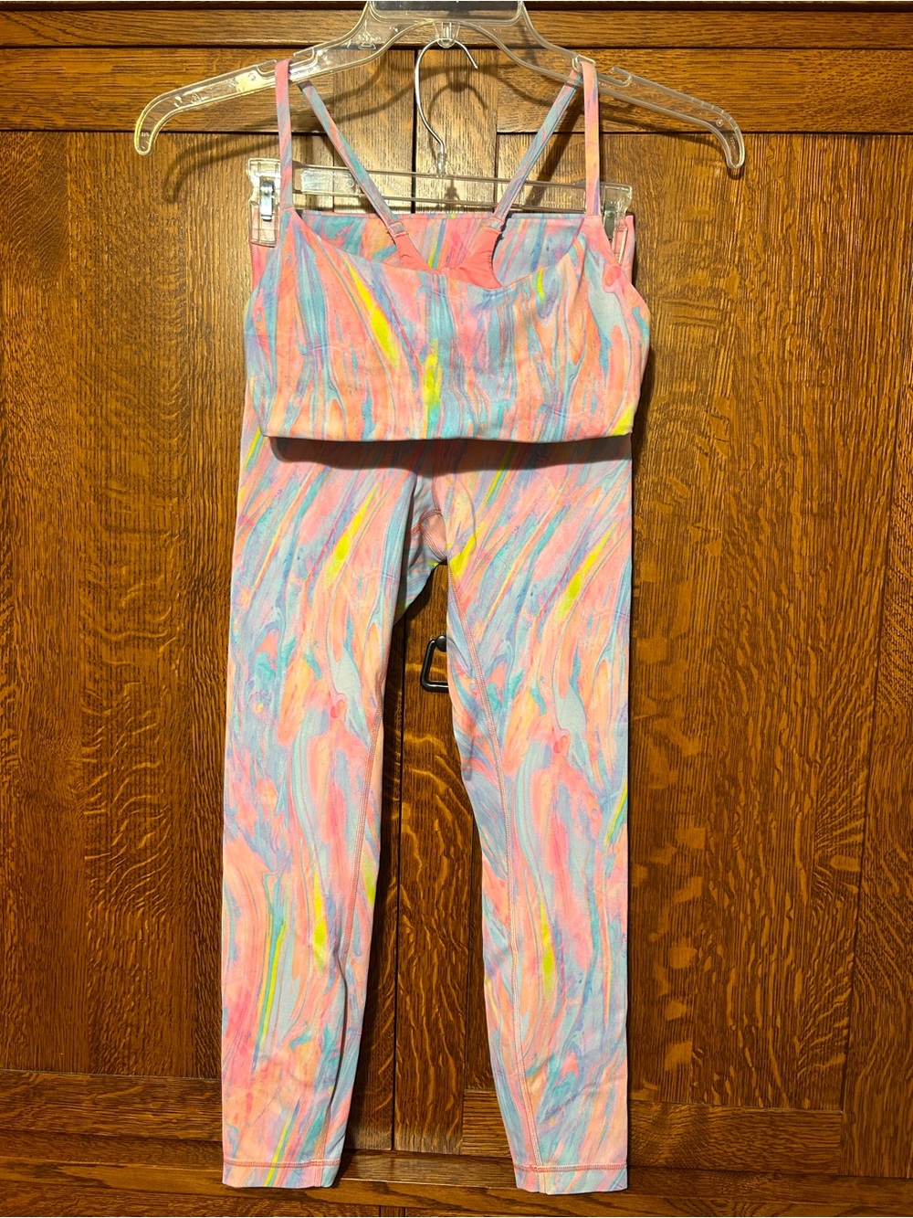 Lululemon bra and leggings 8 & 6